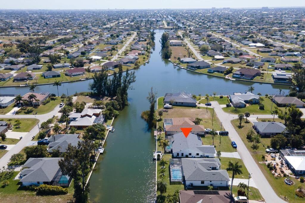 Villa Luxury Waterfront Haven In Cape Coral - Dog-Friendly Escape With Private Pool Exterior foto