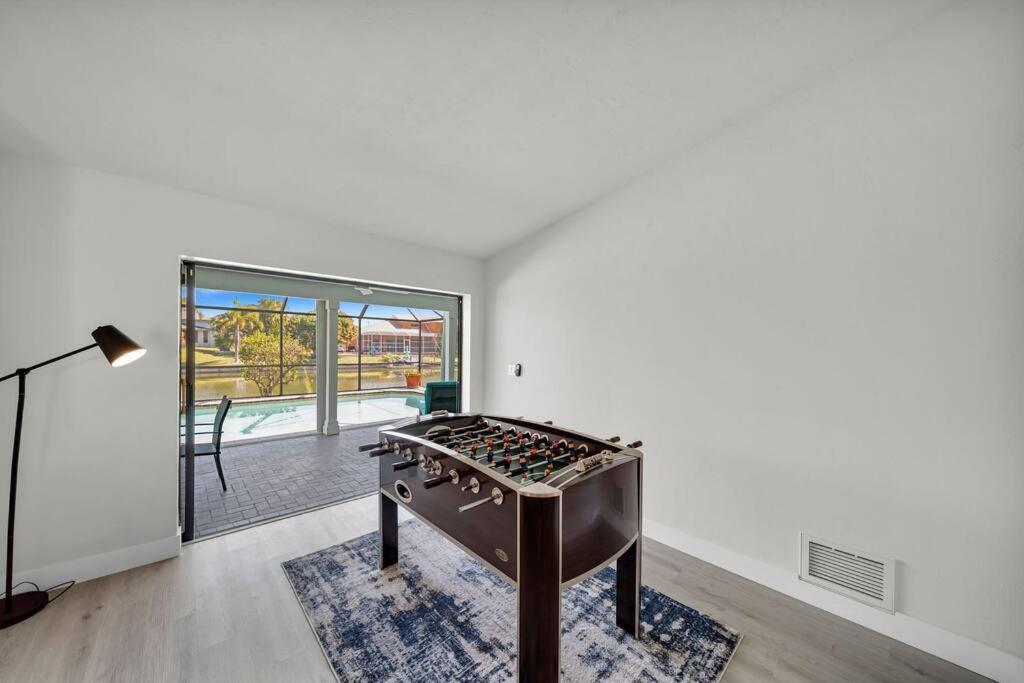 Villa Luxury Waterfront Haven In Cape Coral - Dog-Friendly Escape With Private Pool Exterior foto