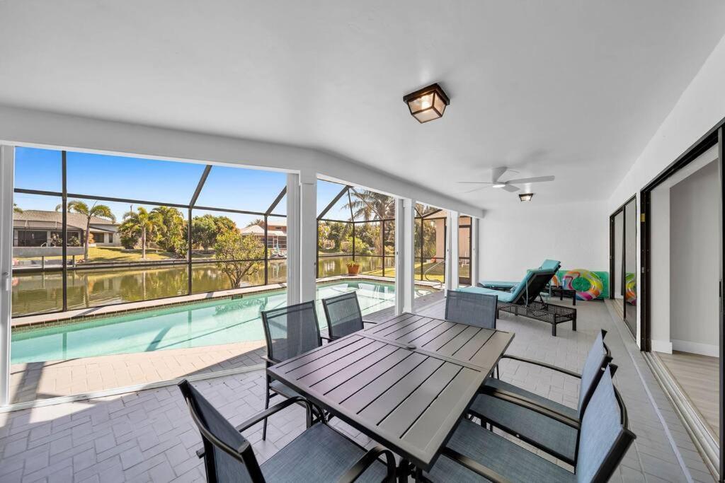 Villa Luxury Waterfront Haven In Cape Coral - Dog-Friendly Escape With Private Pool Exterior foto