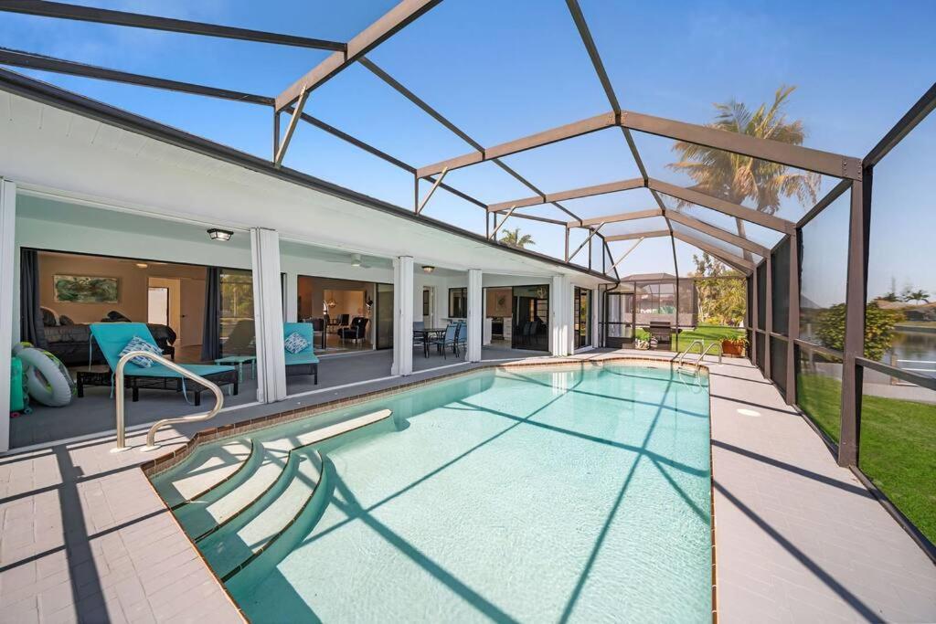 Villa Luxury Waterfront Haven In Cape Coral - Dog-Friendly Escape With Private Pool Exterior foto