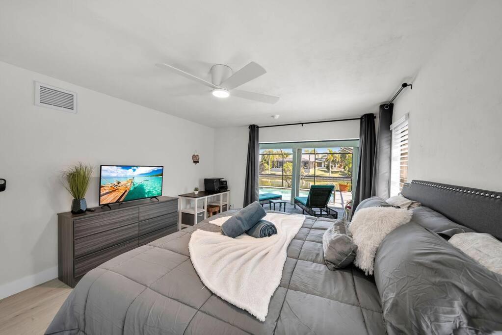 Villa Luxury Waterfront Haven In Cape Coral - Dog-Friendly Escape With Private Pool Exterior foto