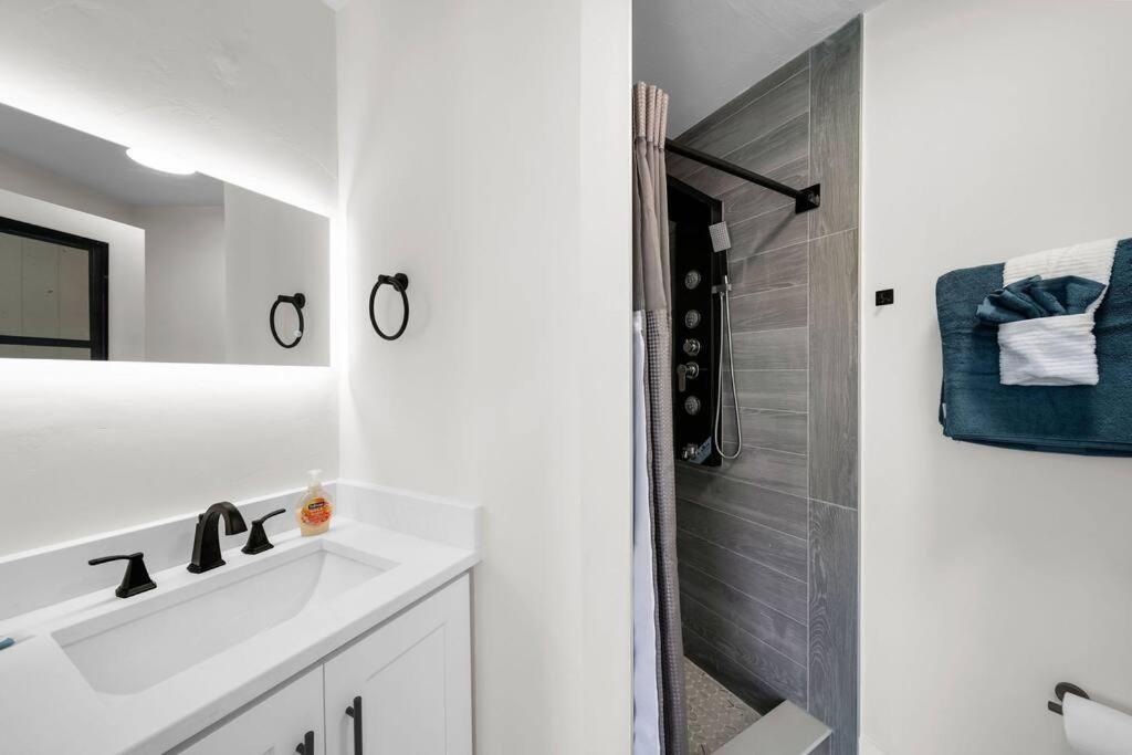 Villa Luxury Waterfront Haven In Cape Coral - Dog-Friendly Escape With Private Pool Exterior foto