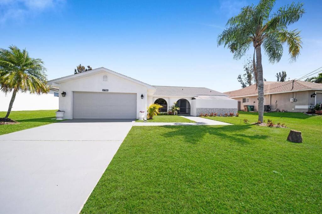 Villa Luxury Waterfront Haven In Cape Coral - Dog-Friendly Escape With Private Pool Exterior foto
