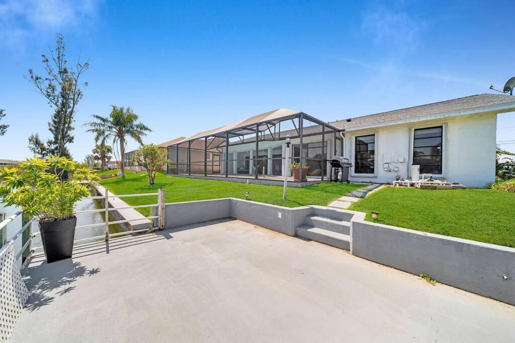 Villa Luxury Waterfront Haven In Cape Coral - Dog-Friendly Escape With Private Pool Exterior foto