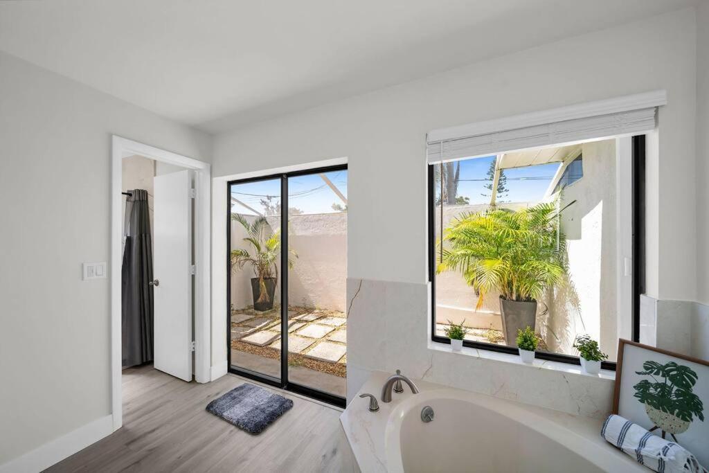 Villa Luxury Waterfront Haven In Cape Coral - Dog-Friendly Escape With Private Pool Exterior foto