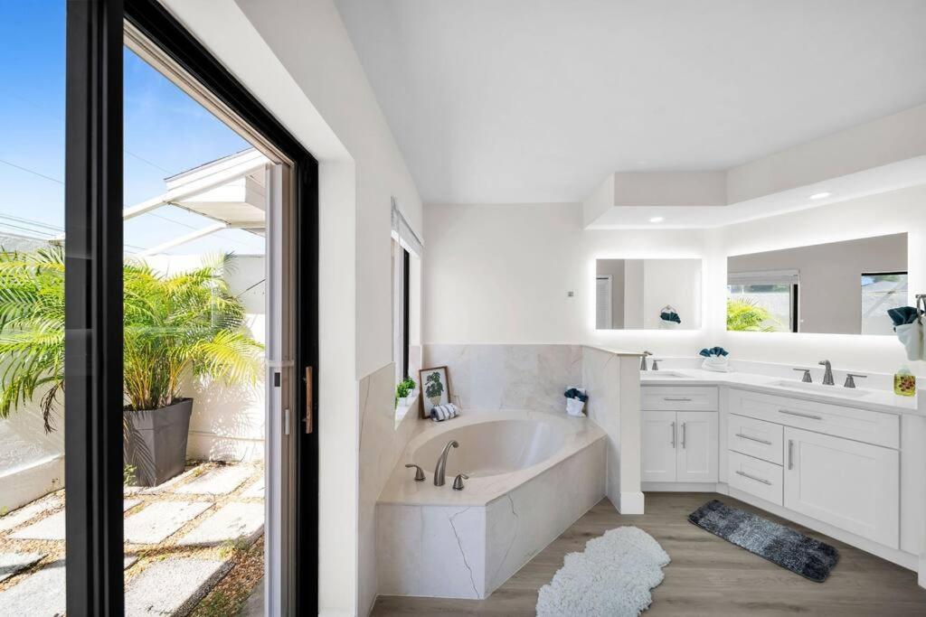Villa Luxury Waterfront Haven In Cape Coral - Dog-Friendly Escape With Private Pool Exterior foto