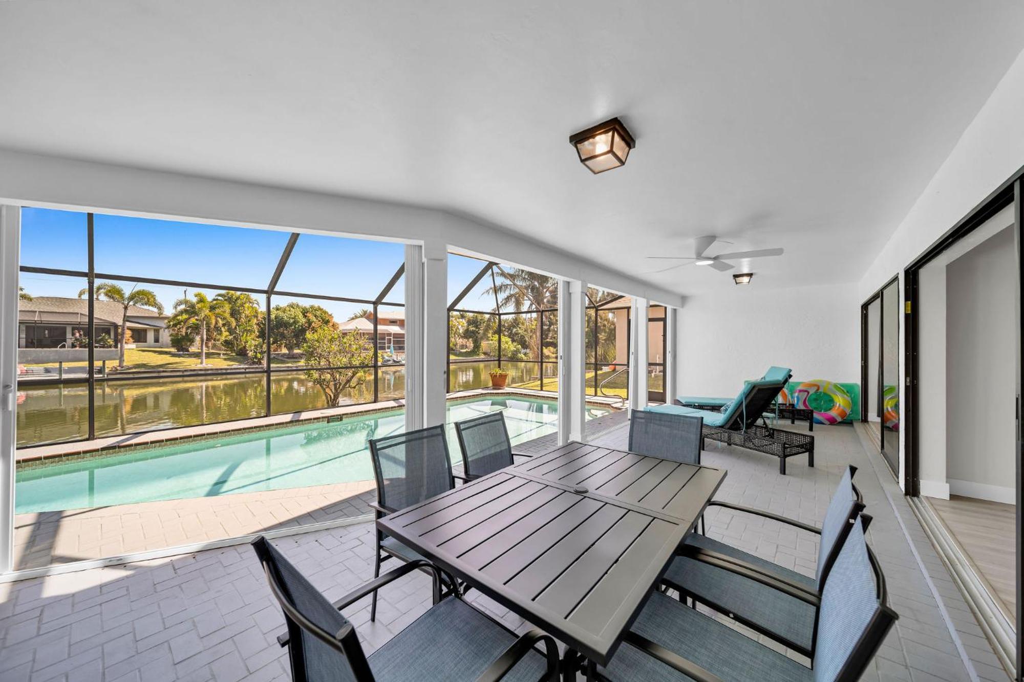 Villa Luxury Waterfront Haven In Cape Coral - Dog-Friendly Escape With Private Pool Exterior foto